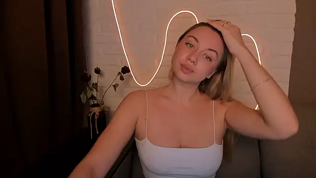 Snapshot of DanielaWisse chatting on 12.02.24 DanielaWisse online show from 12.02.24