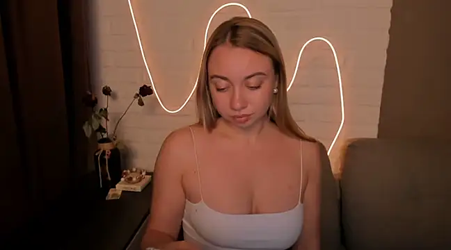 Snapshot of DanielaWisse chatting on 12.07.24 DanielaWisse online show from 12.07.24