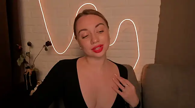 Snapshot of DanielaWisse chatting on 12.08.24 DanielaWisse online show from 12.08.24