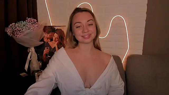 Snapshot of DanielaWisse chatting on 12.16.24 DanielaWisse online show from 12.16.24