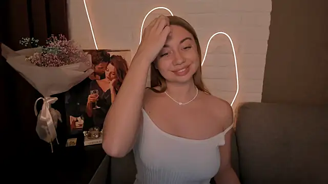 Snapshot of DanielaWisse chatting on 12.25.24 DanielaWisse online show from 12.25.24