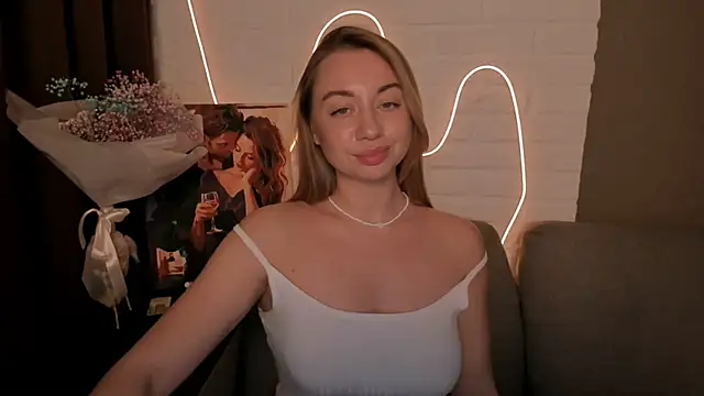 Snapshot of DanielaWisse chatting on 12.25.24 DanielaWisse online show from 12.25.24