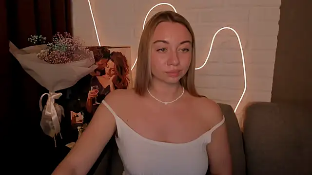 Snapshot of DanielaWisse chatting on 12.26.24 DanielaWisse online show from 12.26.24