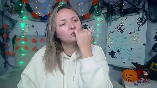 SallyVerda online show from 11.04.25