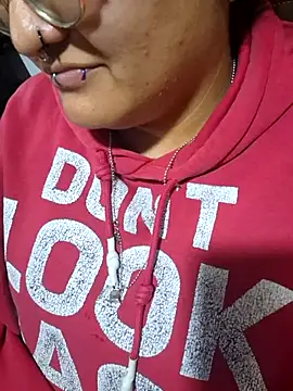 lucky-leah online show from 11.21.25