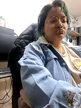Snapshot of lucky-leah chatting on 06.17.26 lucky-leah online show from 06.17.26