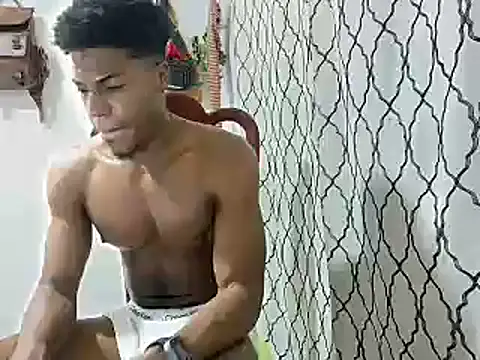 Snapshot of andrews2399 chatting on 01.12.25 andrews2399 online show from 01.12.25