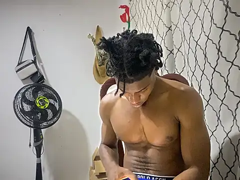 Snapshot of andrews2399 chatting on 09.23.25 andrews2399 online show from 09.23.25