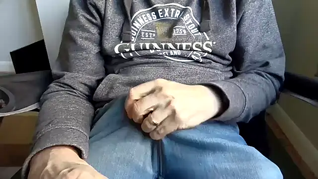 Snapshot of hornyguyuk1973 chatting on 03.13.26 hornyguyuk1973 online show from 03.13.26