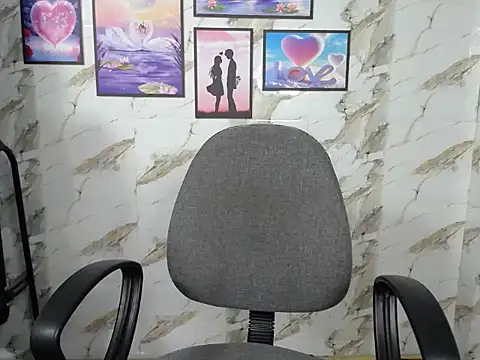 Snapshot of Love_bug15 chatting on 03.20.25 Love bug15 online show from 03.20.25