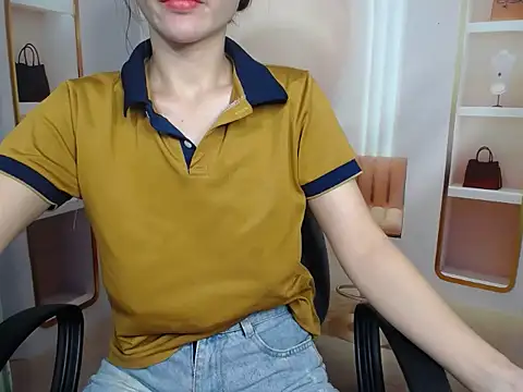 Snapshot of Love_bug15 chatting on 09.15.25 Love bug15 online show from 09.15.25