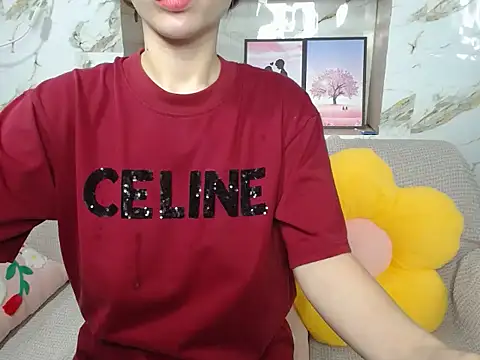 Snapshot of Love_bug15 chatting on 10.07.25 Love bug15 online show from 10.07.25