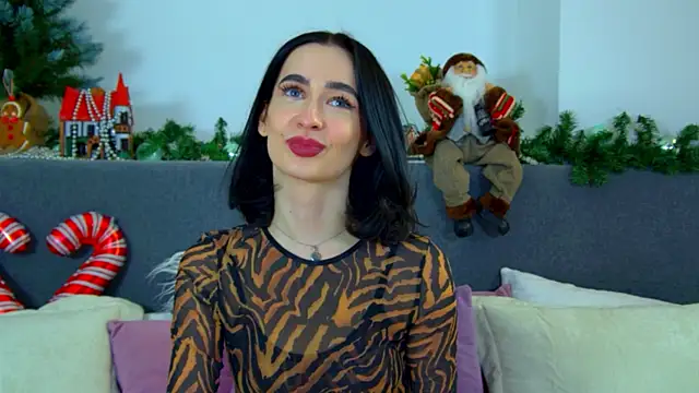 Snapshot of MarieKarma chatting on 01.14.25 MarieKarma online show from 01.14.25