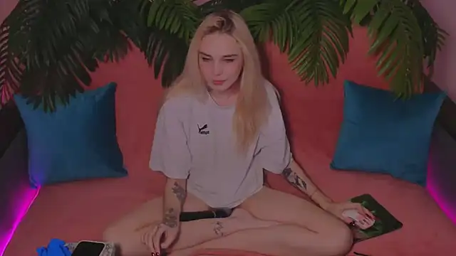 Snapshot of StellaSweetness chatting on 02.17.25 StellaSweetness online show from 02.17.25