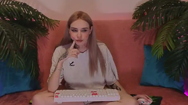 Snapshot of StellaSweetness chatting on 02.24.25 StellaSweetness online show from 02.24.25