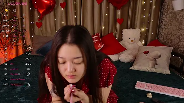 Snapshot of FreyaRaya chatting on 02.14.26 FreyaRaya online show from 02.14.26