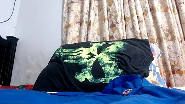 Snapshot of gollfather13 chatting on 02.25.25 gollfather13 online show from 02.25.25