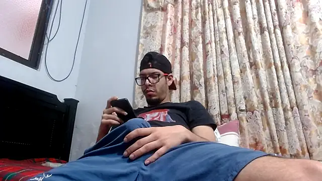 Snapshot of gollfather13 chatting on 03.15.25 gollfather13 online show from 03.15.25