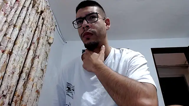 Snapshot of gollfather13 chatting on 09.18.25 gollfather13 online show from 09.18.25