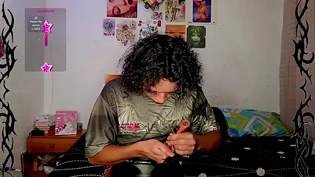 Snapshot of angelsdustxxx chatting on 12.23.24 angelsdustxxx online show from 12.23.24