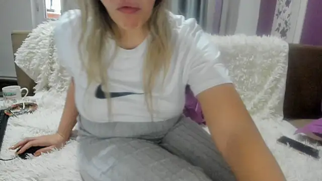 Dyana Kaylinn online show from 12.21.24