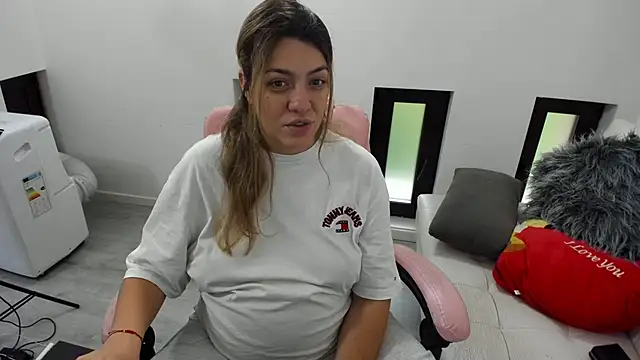 Dyana Kaylinn online show from 06.12.26