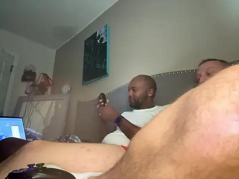 Snapshot of Romieworld chatting on 12.04.25 Romieworld online show from 12.04.25