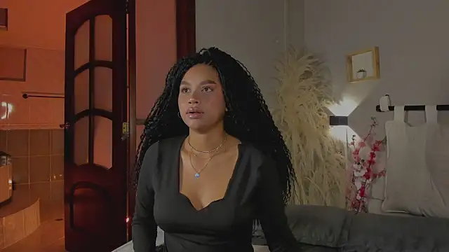 nayah   online show from 02.15.25