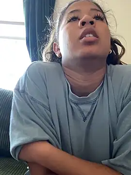 Snapshot of VanessaBling chatting on 10.12.25 VanessaBling online show from 10.12.25