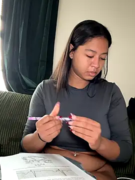 Snapshot of VanessaBling chatting on 12.01.25 VanessaBling online show from 12.01.25