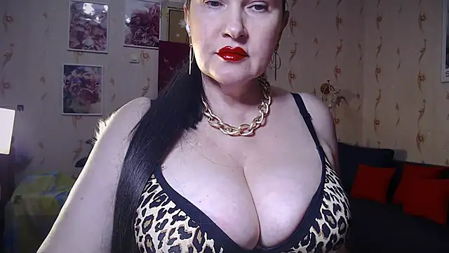 Snapshot of Renezlice chatting on 03.17.25 Renezlice online show from 03.17.25