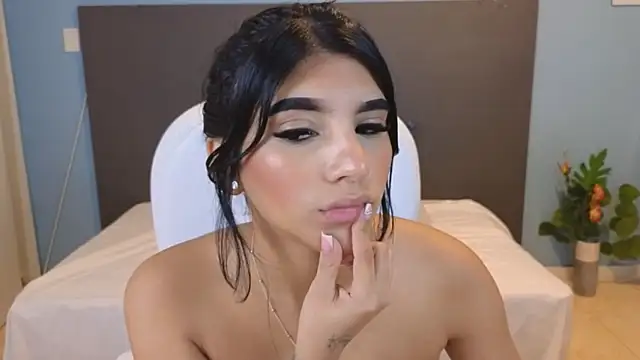 Snapshot of maiaa_ruiz chatting on 12.31.24 maiaa ruiz online show from 12.31.24