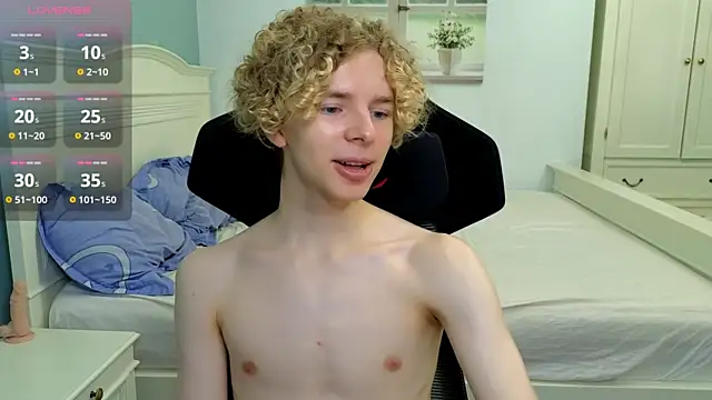 Snapshot of Kudi_Minnt chatting on 10.26.25 Kudi Minnt online show from 10.26.25