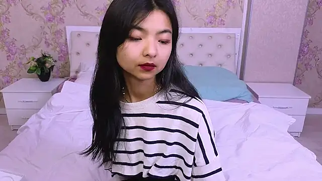 Snapshot of Shy_Kira chatting on 12.02.24 Shy Kira online show from 12.02.24