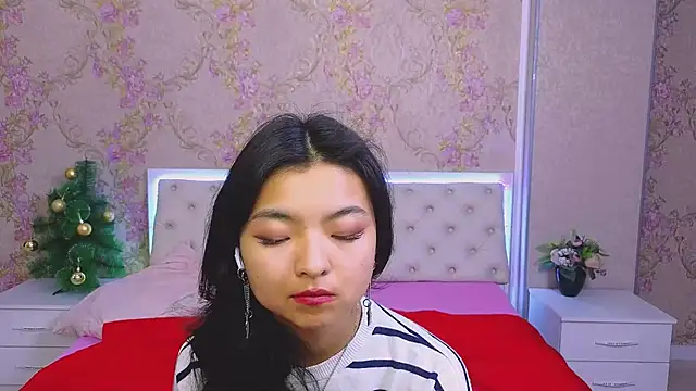 Snapshot of Shy_Kira chatting on 01.06.25 Shy Kira online show from 01.06.25