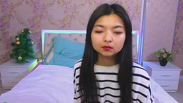 Snapshot of Shy_Kira chatting on 01.11.25 Shy Kira online show from 01.11.25