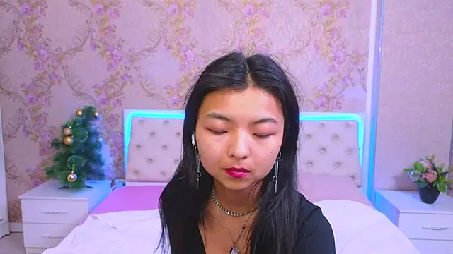 Snapshot of Shy_Kira chatting on 01.13.25 Shy Kira online show from 01.13.25