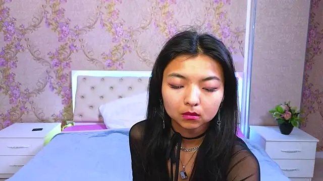 Snapshot of Shy_Kira chatting on 01.17.25 Shy Kira online show from 01.17.25