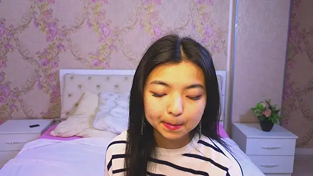 Snapshot of Shy_Kira chatting on 01.19.25 Shy Kira online show from 01.19.25