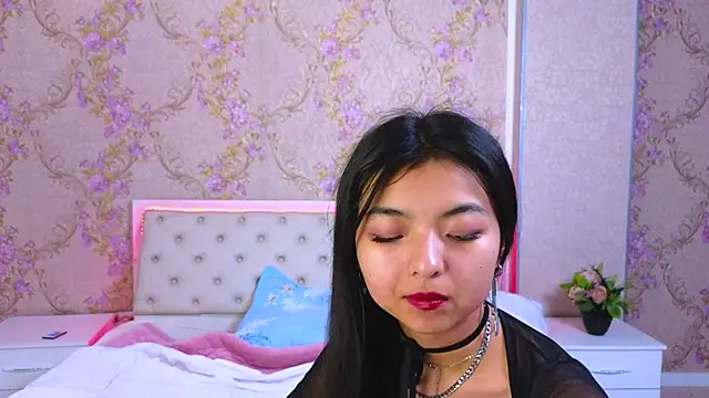 Snapshot of Shy_Kira chatting on 01.22.25 Shy Kira online show from 01.22.25