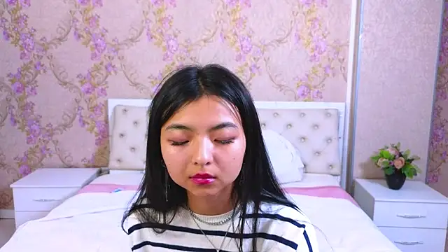 Snapshot of Shy_Kira chatting on 01.23.25 Shy Kira online show from 01.23.25