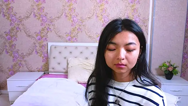 Snapshot of Shy_Kira chatting on 01.24.25 Shy Kira online show from 01.24.25