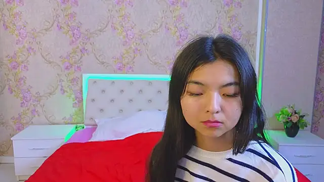 Snapshot of Shy_Kira chatting on 01.27.25 Shy Kira online show from 01.27.25