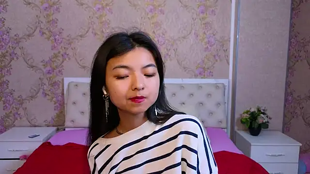 Snapshot of Shy_Kira chatting on 02.09.25 Shy Kira online show from 02.09.25