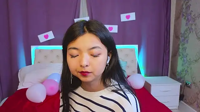 Snapshot of Shy_Kira chatting on 02.10.25 Shy Kira online show from 02.10.25