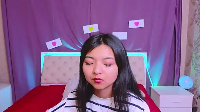 Snapshot of Shy_Kira chatting on 02.12.25 Shy Kira online show from 02.12.25