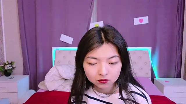 Snapshot of Shy_Kira chatting on 02.16.25 Shy Kira online show from 02.16.25