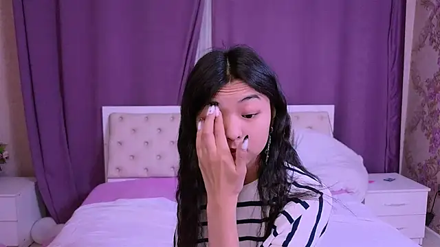 Snapshot of Shy_Kira chatting on 02.19.25 Shy Kira online show from 02.19.25