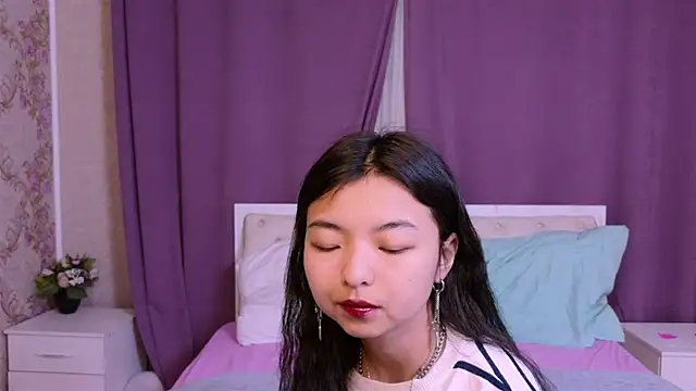 Snapshot of Shy_Kira chatting on 02.20.25 Shy Kira online show from 02.20.25