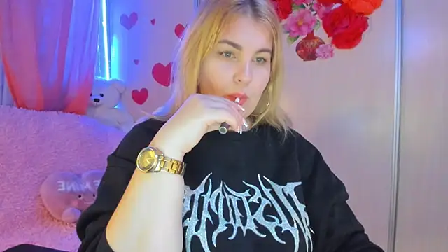 Snapshot of CoraSwon chatting on 02.28.25 CoraSwon online show from 02.28.25